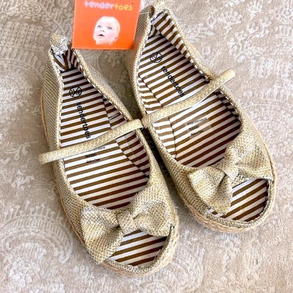 Brand New TenderToes Gold Tone Metallic Espadrilles Open Toe Bows Slip On Shoes - Picture 2 of 16